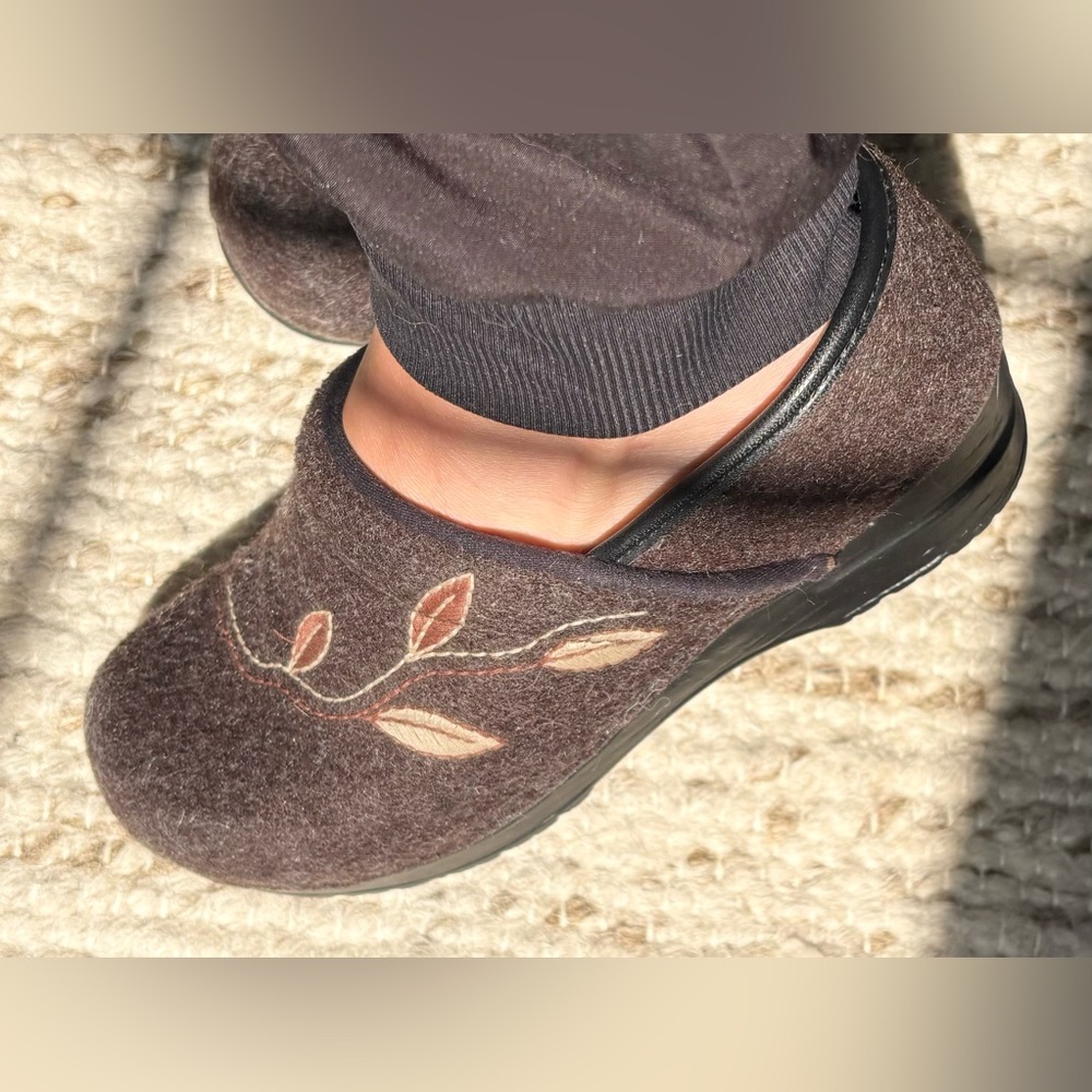 Dansko Women's size 37 Brown Wool Leaf Embroidered Slip-On Clogs